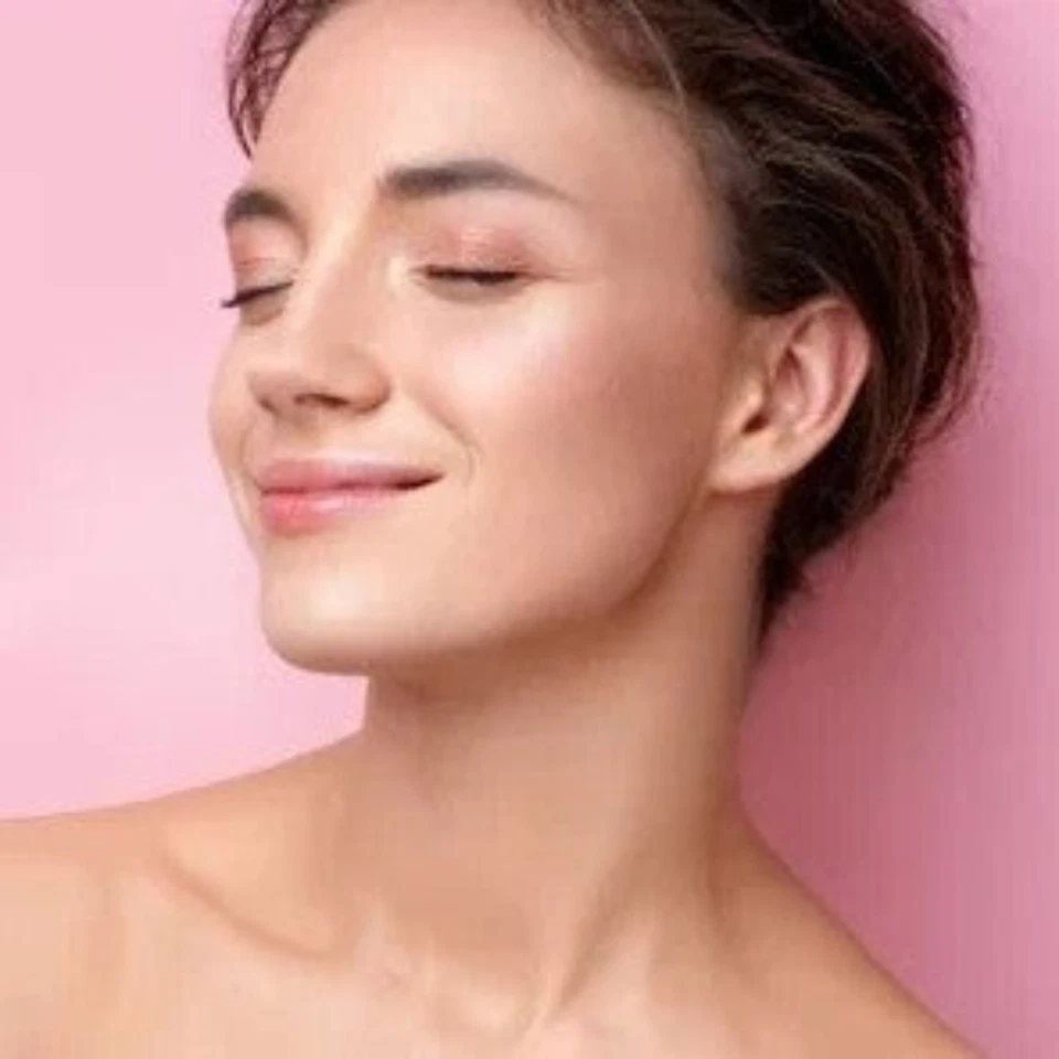 REVOLUTION Vivid Baked Highlighter - Image 4 of 4