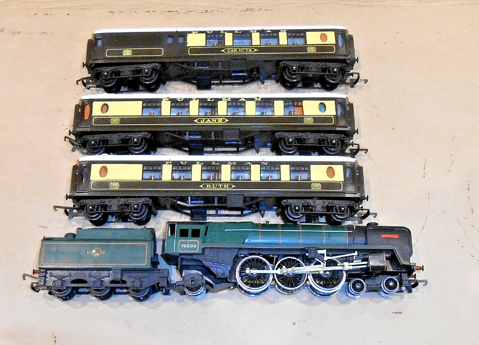 Hornby Railways Collector Guide - Model - Britannia Class