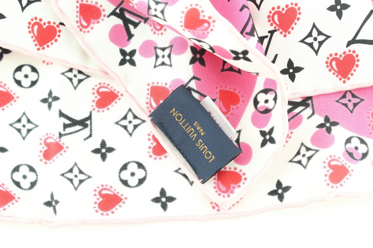 LOUIS VUITTON シルクスカーフ ハートデザイン Louis Vuitton Rare Valentine Heart Monogram Silk Scarf