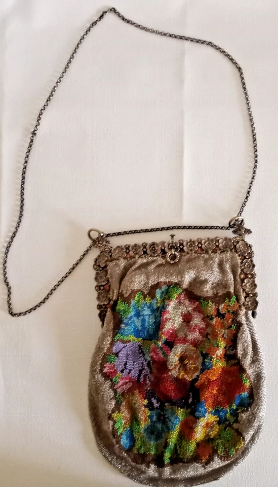 Bolsa floral antiga vitoriana com micro contas com moldura de prata ornamentada - França - Imagem 4 de 4