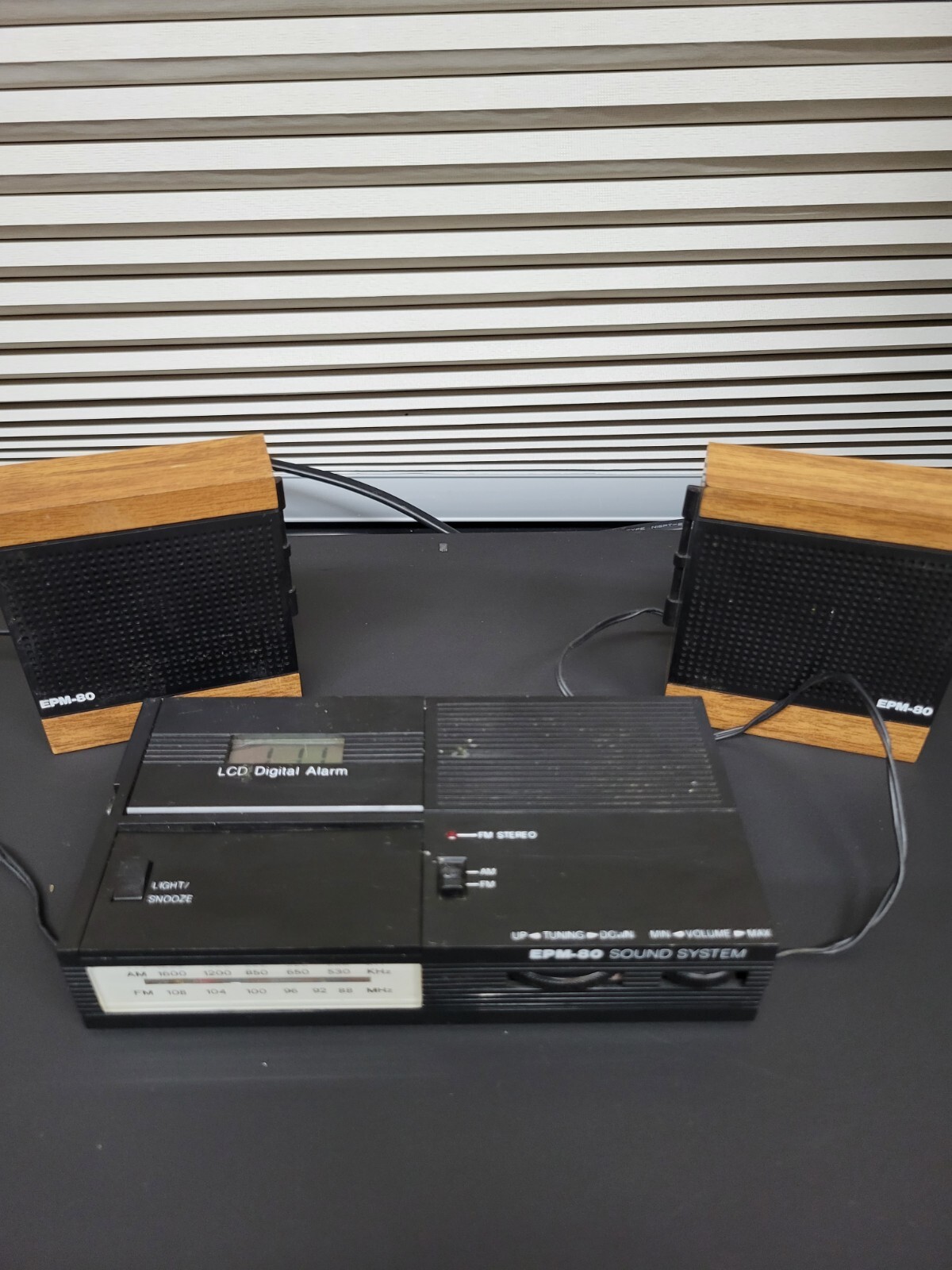 Vintage EPM 80 Sound System LCD Digital Alarm Clock AM/FM Radio Old ...