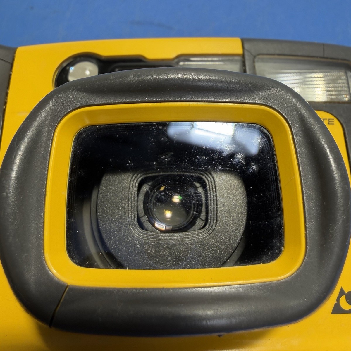 Minolta Vectis Weathermatic Zoom APS Film Camera Yellow w/ Case