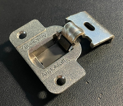 Aristokraft / Amerock 09J hinge 2110-3A   09-J   1/2'' overlay - CLEAN AND TIGHT