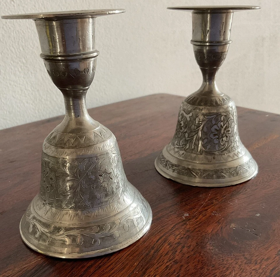 Maravilloso par de candelabros campana tono plata grabados vintage - India Foto 4 de 4