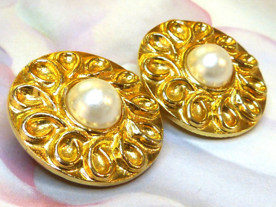 ESCADA Earrings 1980s Etruscan-style 22ct Gold-plated Clip-on Faux-pearl Signed