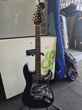 Fender Squier Stratocaster Standard Chitarra nera e cromata