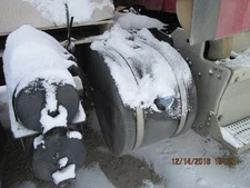 PETERBILT 579 DEF TANK 2475102