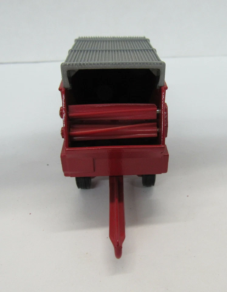 ERTL Farm & Country Red Hay Conditioner Trailer No.1450 Made in Korea - Image 2 of 4