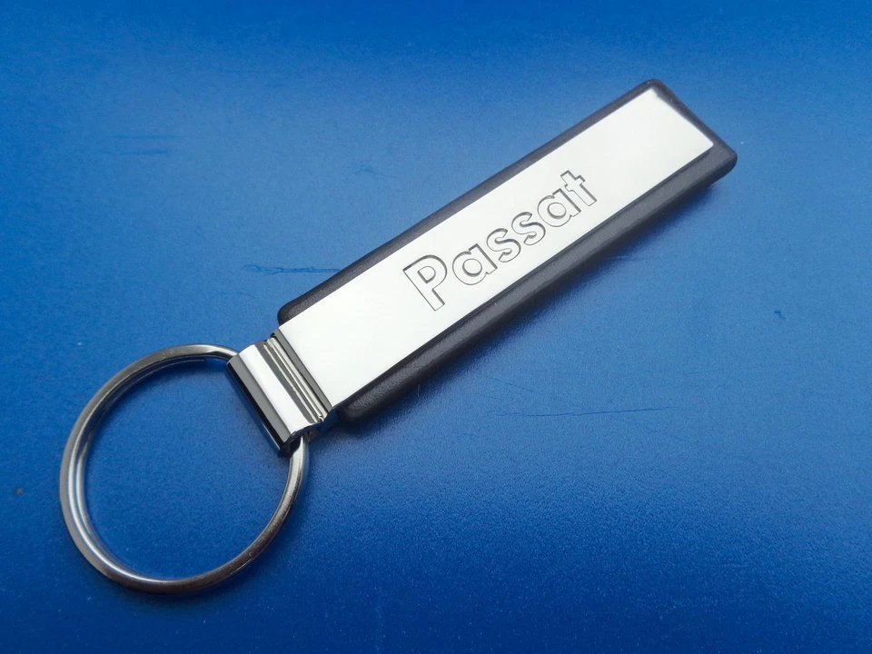 + VOLKSWAGEN VW Passat Schlüsselanhänger Aktuell 000087010NYPN NEU