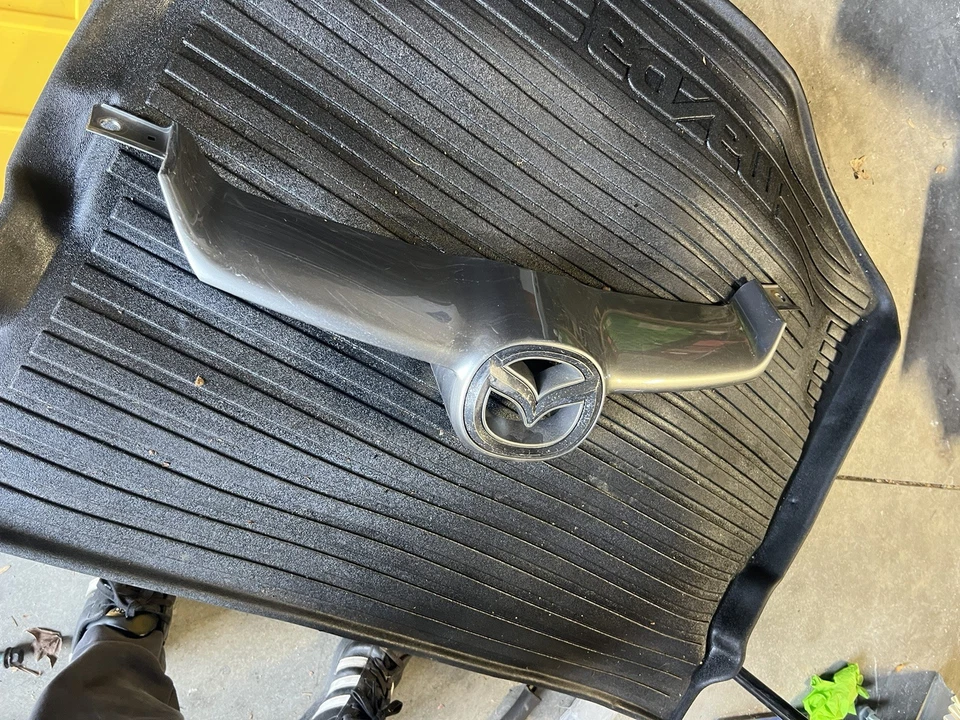 Mazdaspeed6 2006 2007 Upper Grille with emblem Silver Paint OEM Mazda - Image 2 of 4