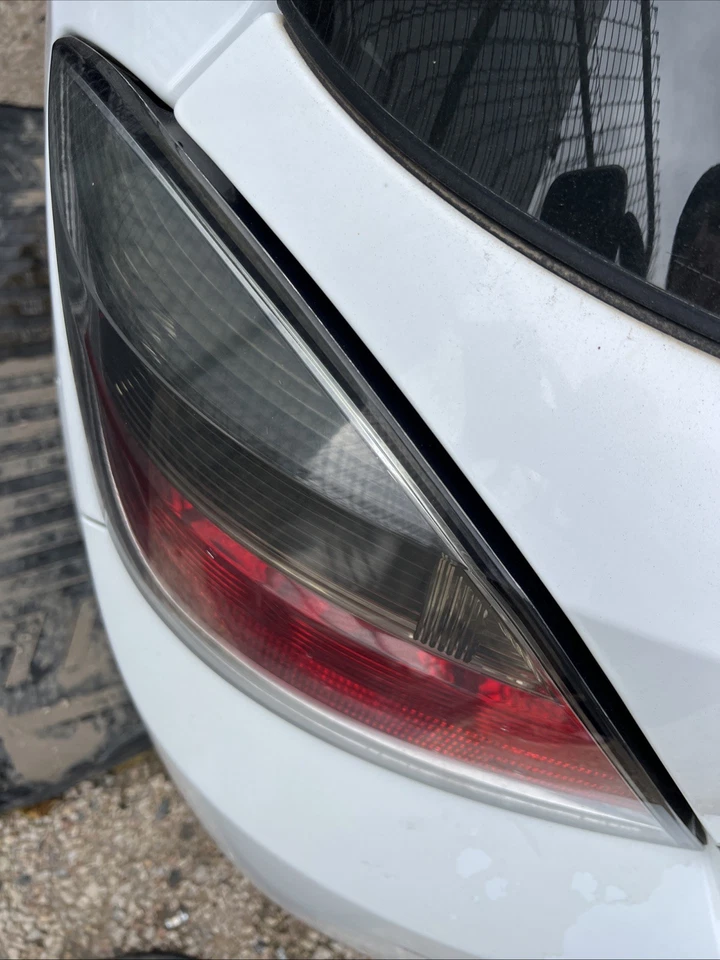 Luz trasera lateral del pasajero derecho Saturn Astra 2008-2009 hatchback Foto 3 de 4