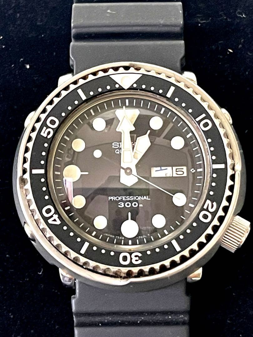 SEIKO 7549 7010 Tuna Can Diver 300M Quartz 46.23mm Black Dial Watch Japan