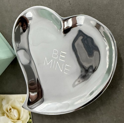 Mariposa @aluminum heart Shaped Canapé Tray With “be mine” Engraved. 6” X 6” - Picture 3 of 9