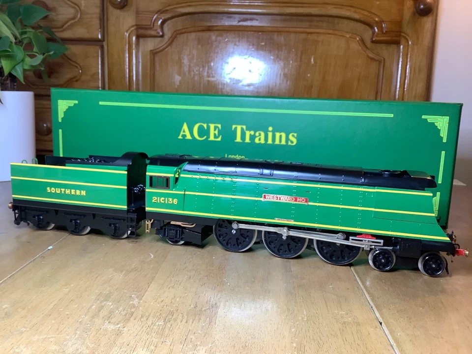 Ace Trains O Gauge 2/3 Rail SR 4-6-2 West Country Class Loco 21C136 Westward Ho - Image 2 of 4