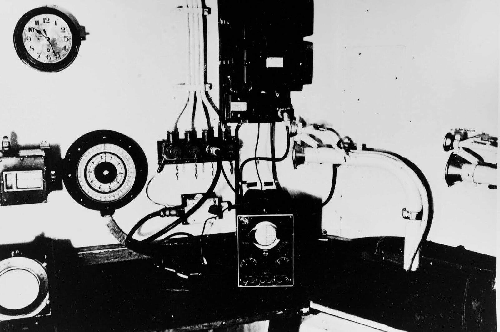 WW2 German Kriegsmarine Kieninger & Obergfell - U-BOAT & SHIP CLOCK - VERY NICE!