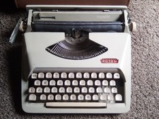Vintage Royal Royalite Portable typewriter. W...