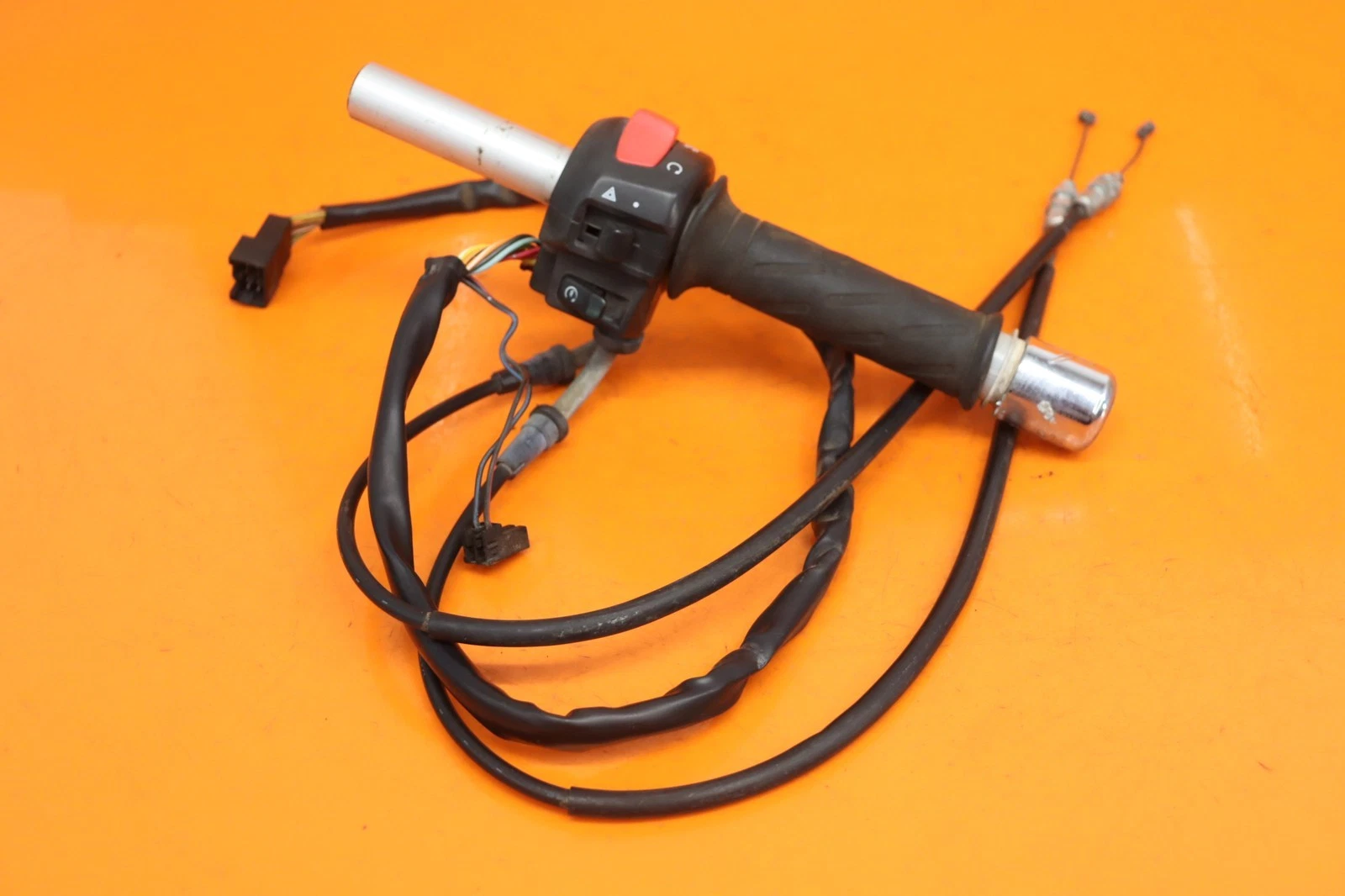 2004-2007 SUZUKI HAYABUSA RIGHT CLIP ON HANDLEBAR WITH SWITCHES