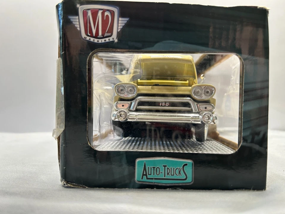 M2 Machines 1/24 & 1/64 1958 GMC 100 Step Side yellow/white S18 16-12 Diecast - Image 4 of 4