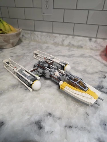 LEGO Star Wars: Gold Leader's Y-Wing Starfighter (9495)