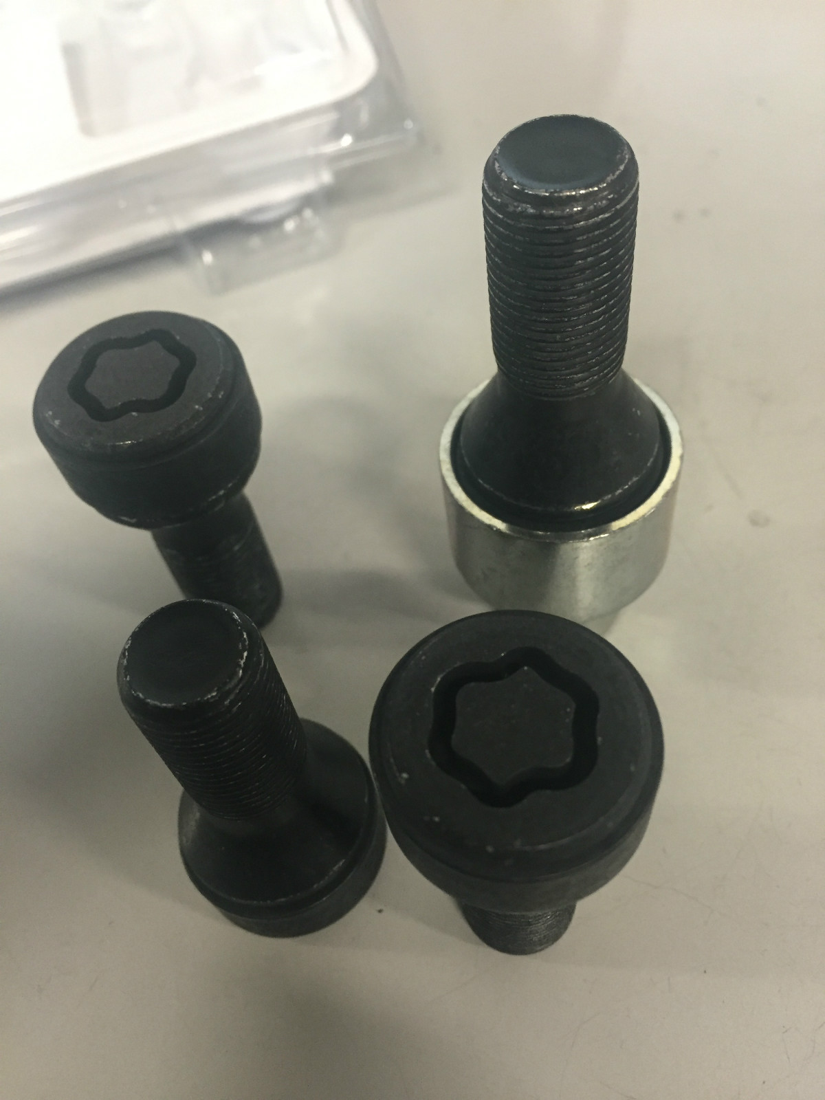 GENUINE BMW McGARD LOCKING SECURITY ALLOY WHEEL FIXING BOLTS NUTS SET