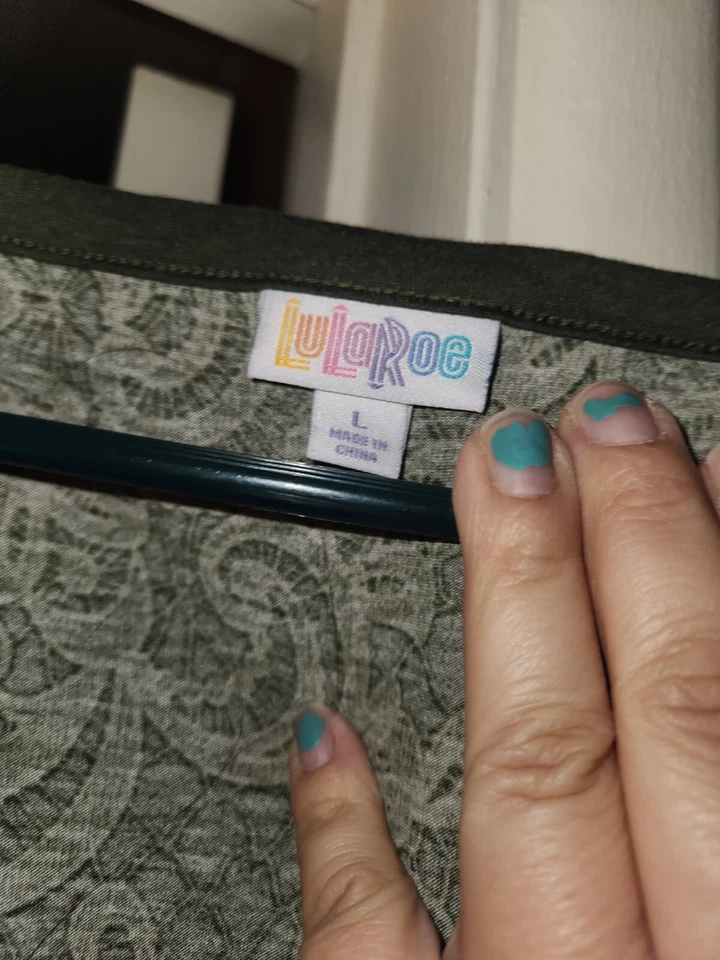 LuLaRoe - Blusa Top Estampada Verde Floral Paisley Encaje Pergaminos Talla L Foto 3 de 3