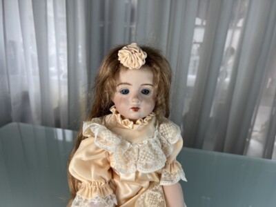 Poupée d'artiste de collection poupée ancienne en porcelaine