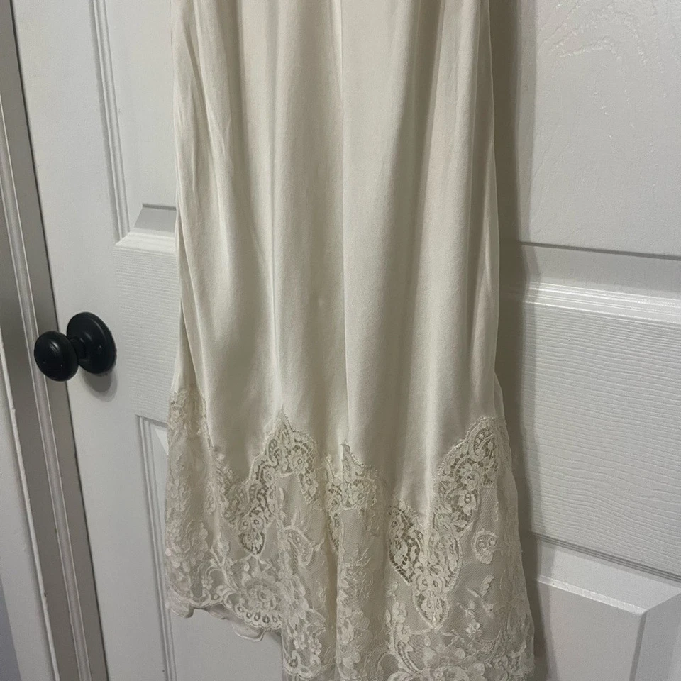 La Perla 100% silk nightdress slip with lace hem - Image 3 of 4