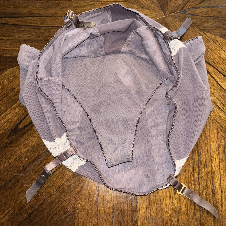 Cinto de liga e tanga Victorias Secret 'muito sexy' novo em folha com etiquetas - Imagem 3 de 4