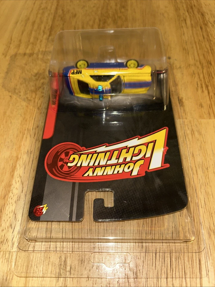 Johnny Lightning 1968 AMC AMX 2011 en azul y amarillo 'MFP' de Mad Max Foto 4 de 4