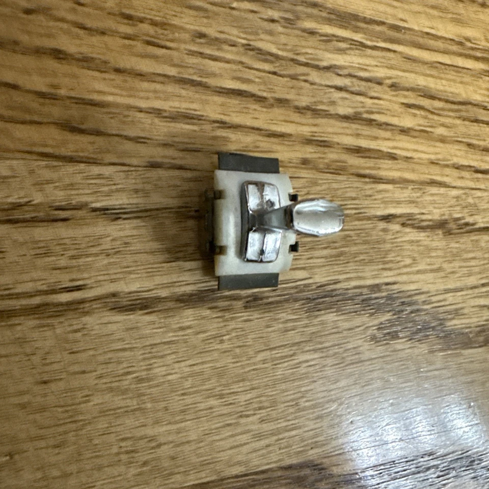 1963 1964 1965 LINCOLN CONTINENTAL POWER WINDOW SWITCH C3VY-14717-A novo - Imagem 3 de 4