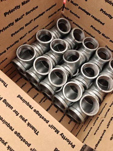 1 1/2" Galvanized Tee Pipe Fitting Lot Of 30