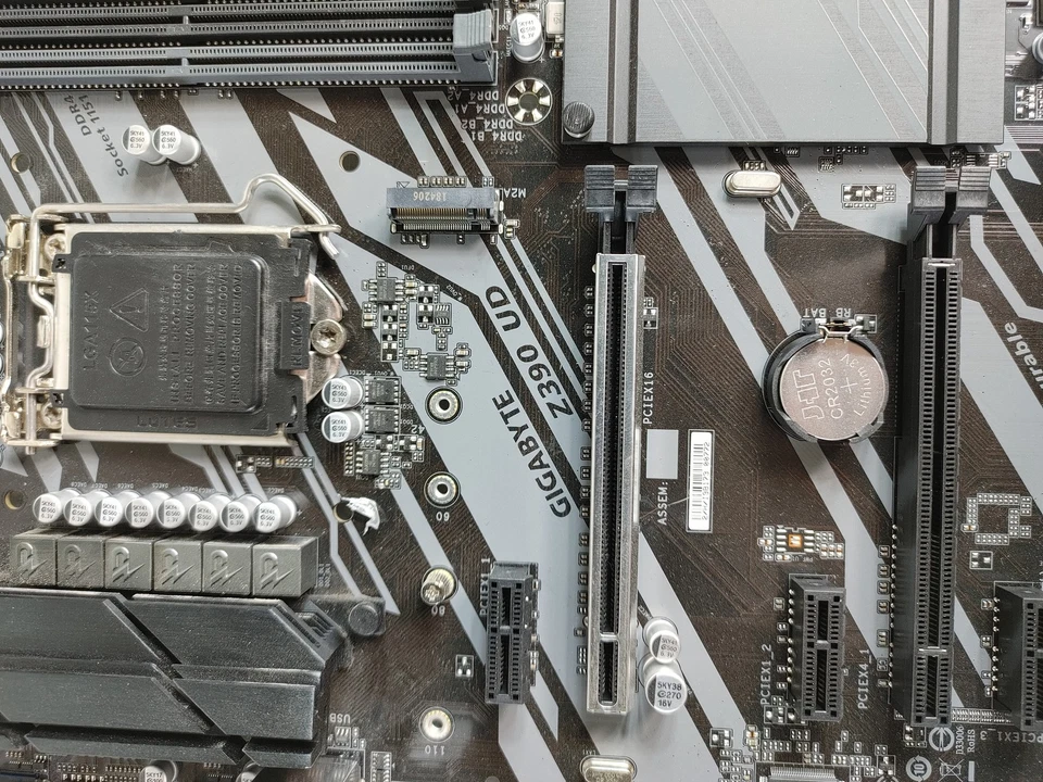 Placa Base Gigabyte Z390 UD Intel LGA 1151 DDR4 Para Escritorio - Imagen 2 de 4