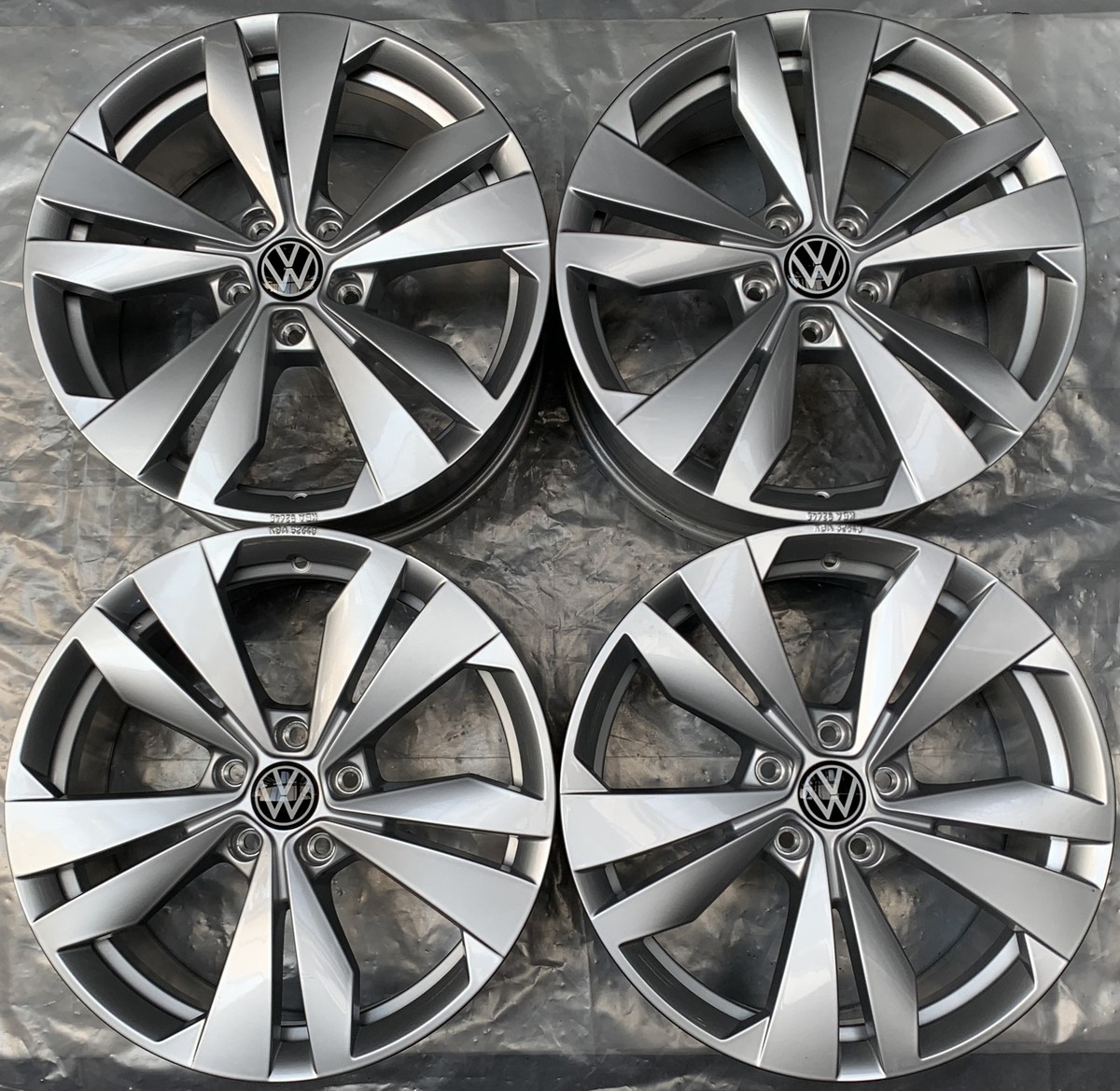4 Original VW Alloy Wheel Loen 7.5Jx18 ET50 10A071498 ID.3 F3500
