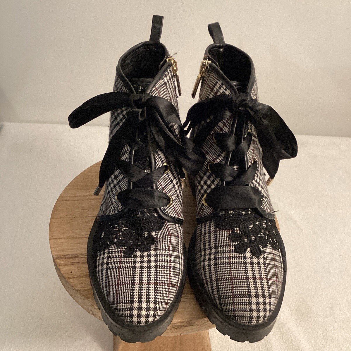 Karl Lagerfeld Black Combat Boots - Lace-Up Platform Makenzie Combat Boot | Boots | Karl Lagerfeld Paris main image 2