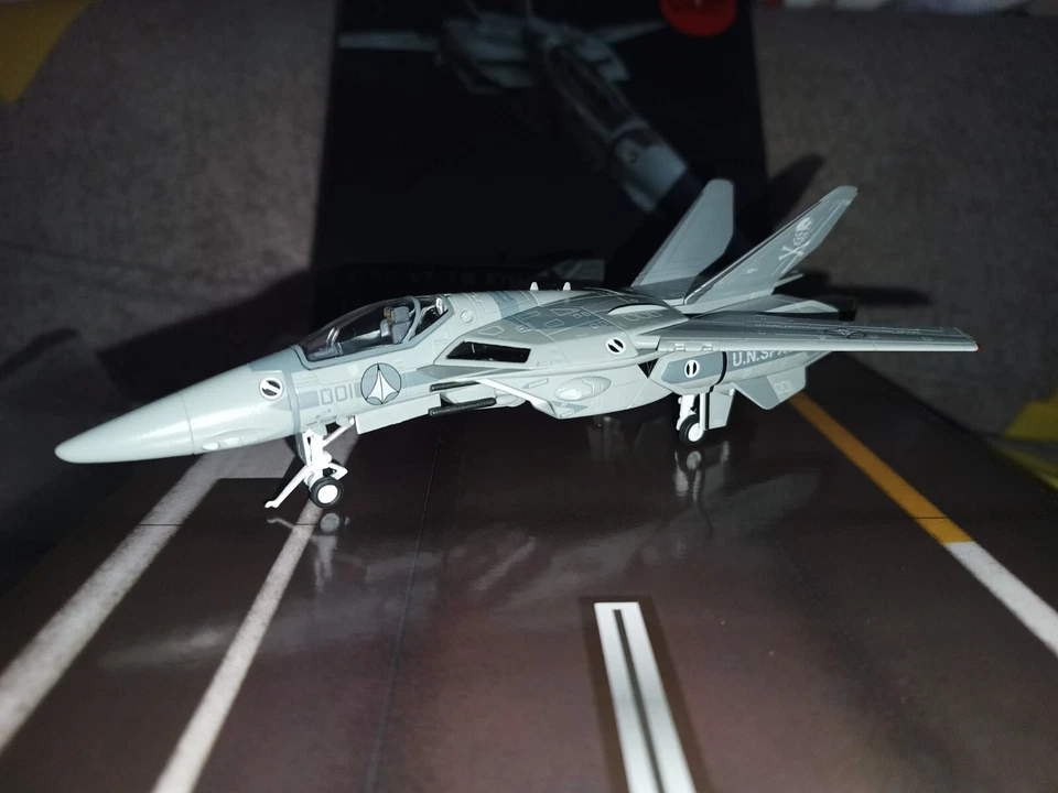 ALAS CALIBRE 1:72 VALQUIRIA BAJA VISIBILIDAD VF 1 S FIGHTER MACROSS Foto 2 de 4