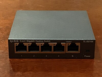 TP-LINK TL-SG105 5-Port Gigabit Desktop Switch 10/100/1000mbps [EXCELLENT]