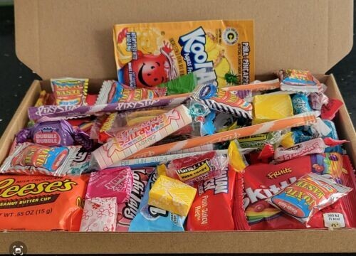 LARGE American / Australian Sweet Lolly & More Gift Box USA Candy MYSTERY Hamper - Picture 2 of 2