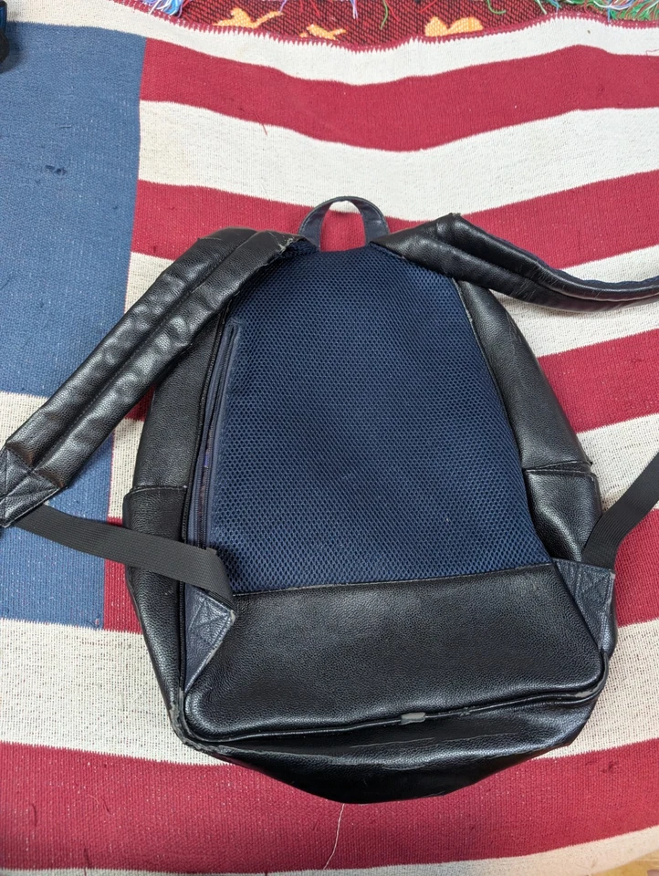 Mochila Robert Graham Mariel III de cuero negro forro cachemir Foto 2 de 4