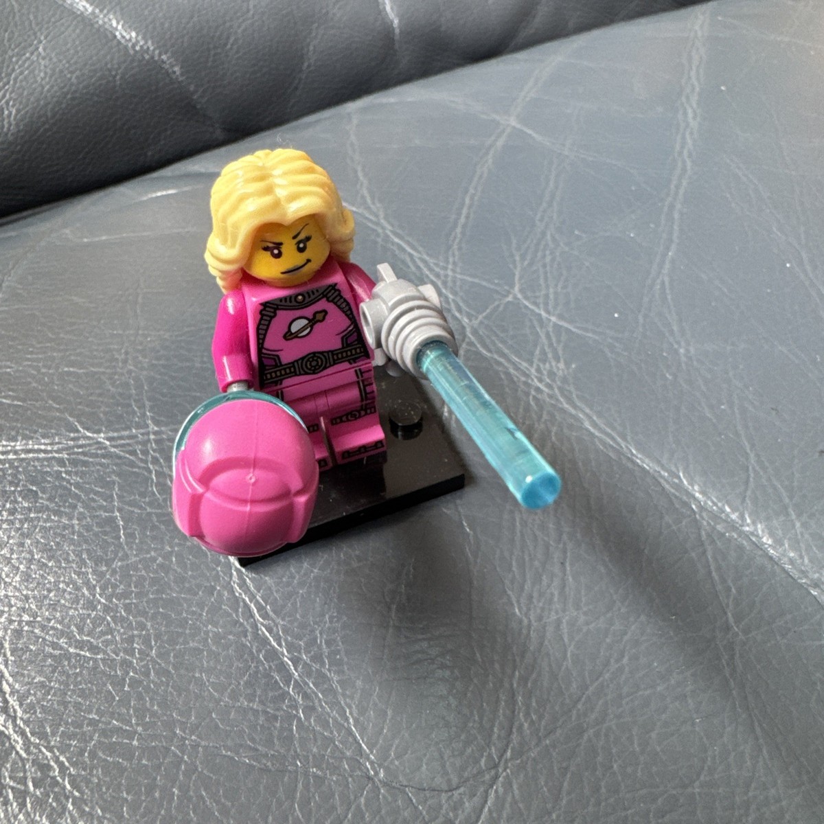 LEGO Intergalactic Girl Minifig (col093) – Exclusive from