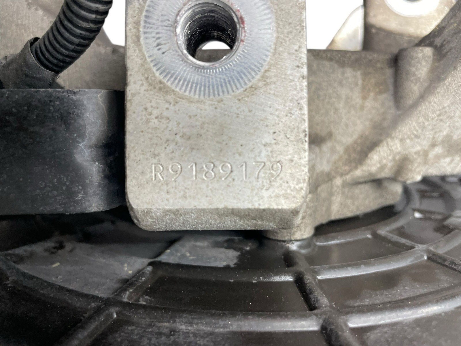 2017-2024 Maserati Levante M161 3.0l Awd Rear Right Spindle Knuckle Hub *62k*