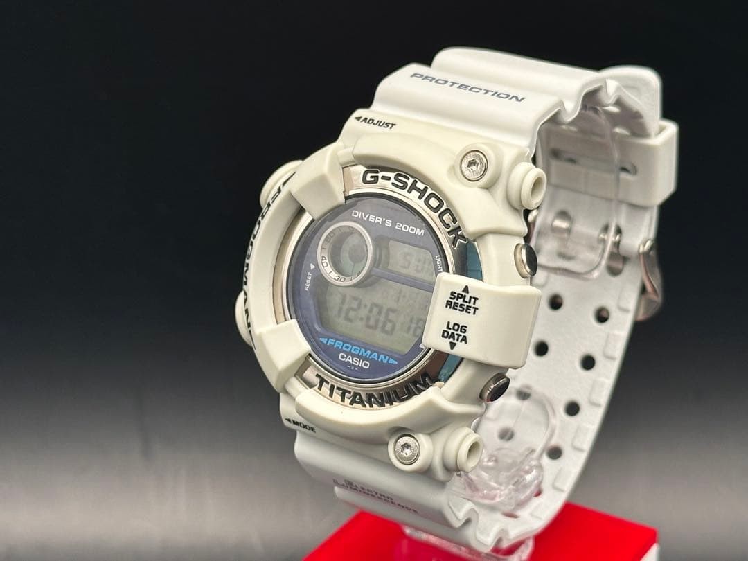 CASIO G-SHOCK Frogman DW-8200LG-8JR Men in White Gray Wristwatch