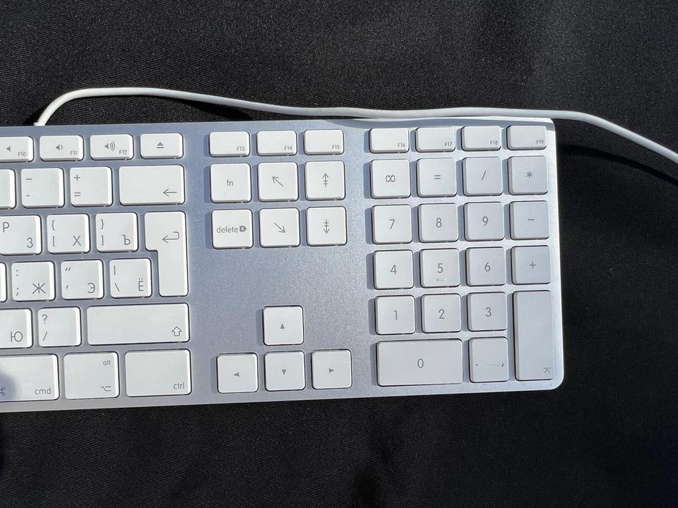 Apple A1243 Aluminium Keyboard with Numeric Keypad - Russian - VGC (MB110RS/B) - Image 3 of 4