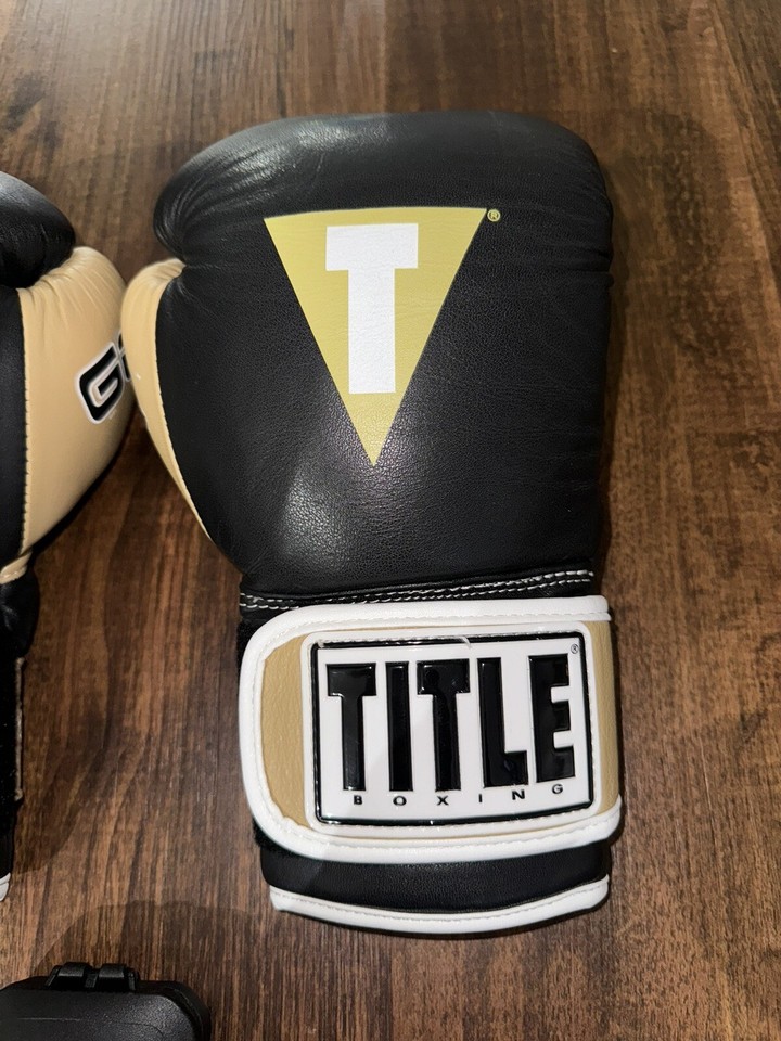 TITLE Boxing Gel World V2T Bag Glove Size L 16oz Blck/Gld W/Mouthguard
