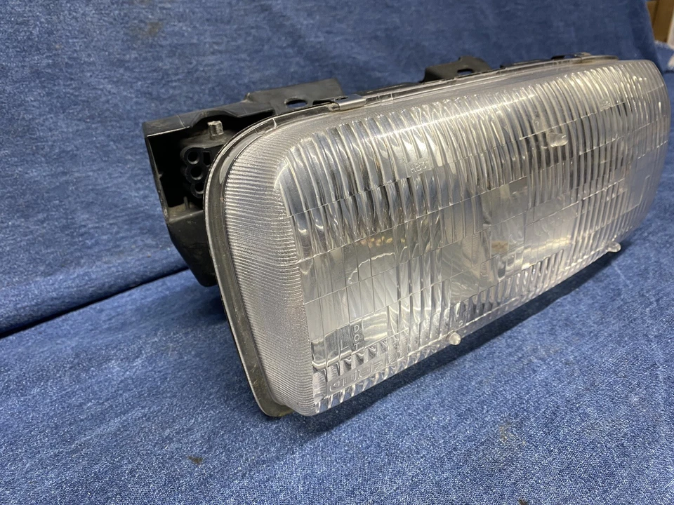 1994 - 1995 年 Oldsmobile Royale 1994 - 1999 年 Oldsmobile Regency 左灯 — 第 2/4 张图片