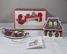 Muffy VanderBear Wear Grand VanderBall GingerBear Manor Covered Box Dessert Tray
