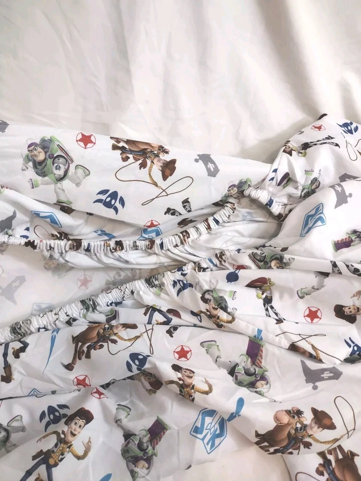 Sábanas de cuna para cama de niño pequeño Toy Story originales planas Disney 2 piezas Woody Jessie Foto 4 de 4