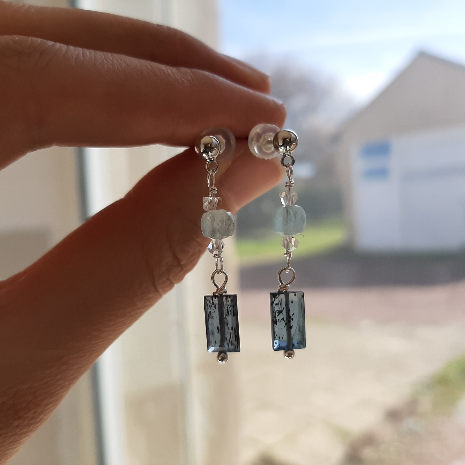 Clous d'oreilles cyanite et aigue-marine en argent 925 pour un style élégant au quotidien