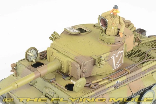 Forces of Valor 1:32 Sd.Kfz.181 Tiger German Army sPzAbt 501 #121 w/1 Figure - Image 3 of 4