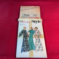 Style 1392 Lined Dress Size 20 Uncut Sewing Pattern Vintage 1970s