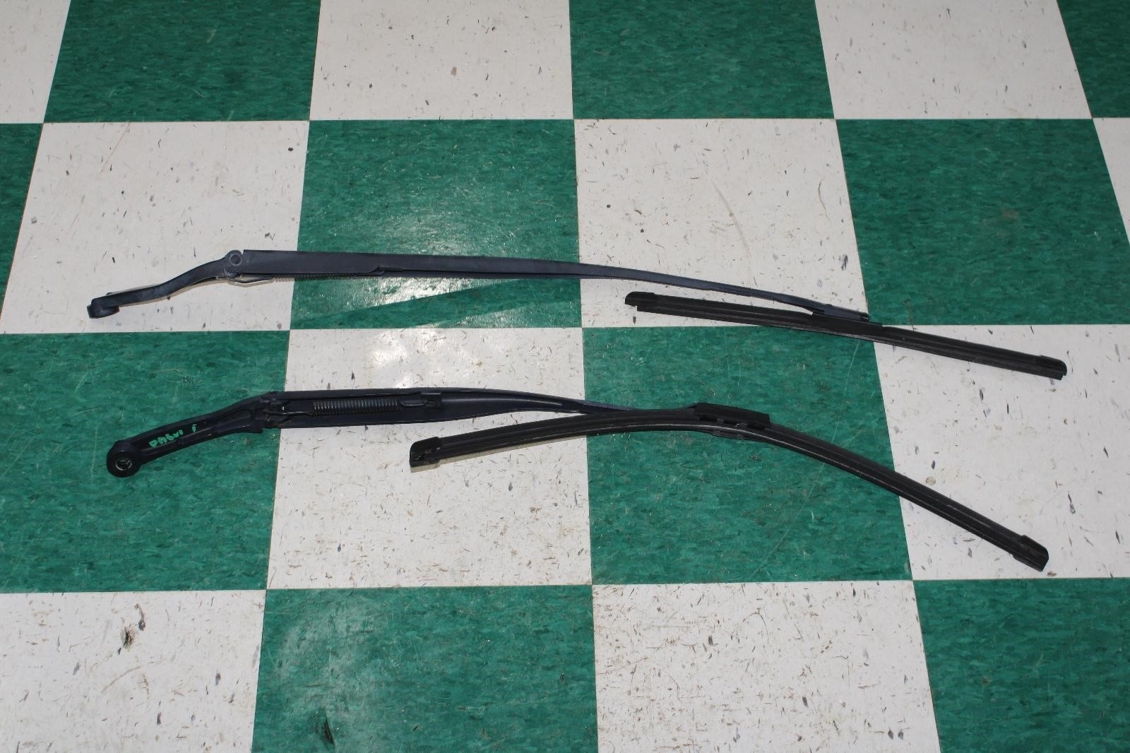 Maserati Ghibli 2014-2017 Front Left, right Windshield wiper sets Pair